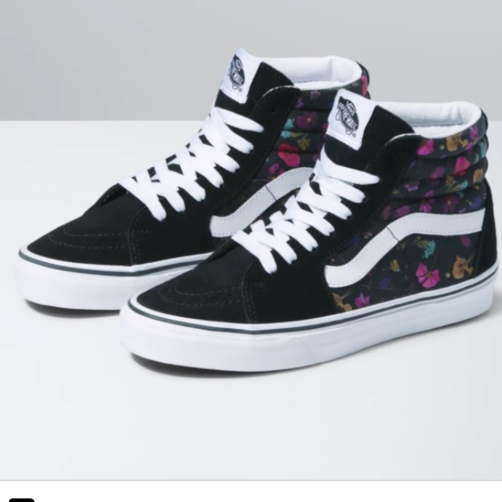 Vans Pressed Floral Sk8-Hi
(Black/True White) size 9🌸